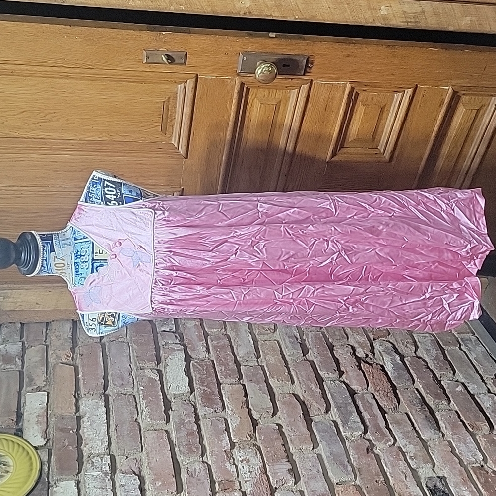 Vintage Vanity Fair Embroidered Sleep Gown small